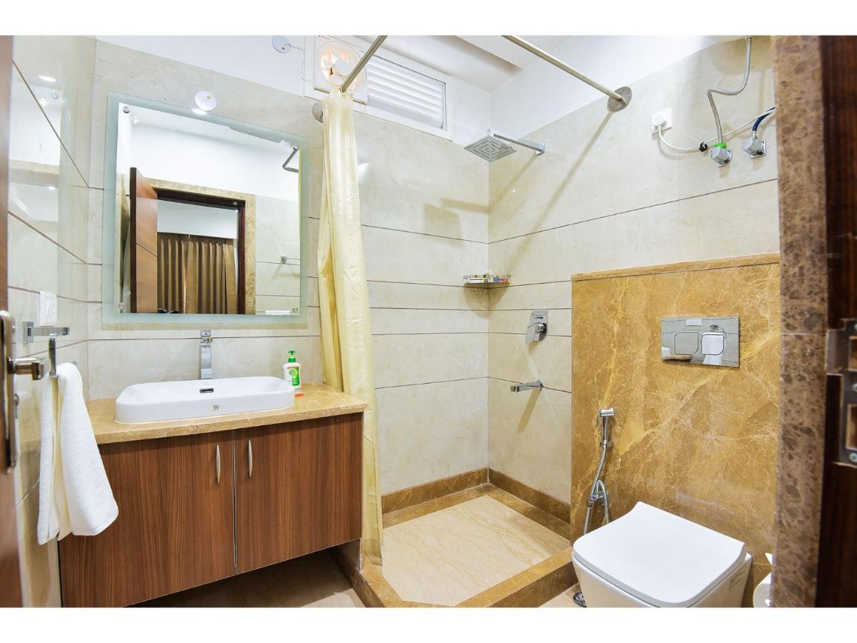 Bluo Studio1 Golf Course Road, Gym, Balcony Garden Gurgaon Bagian luar foto