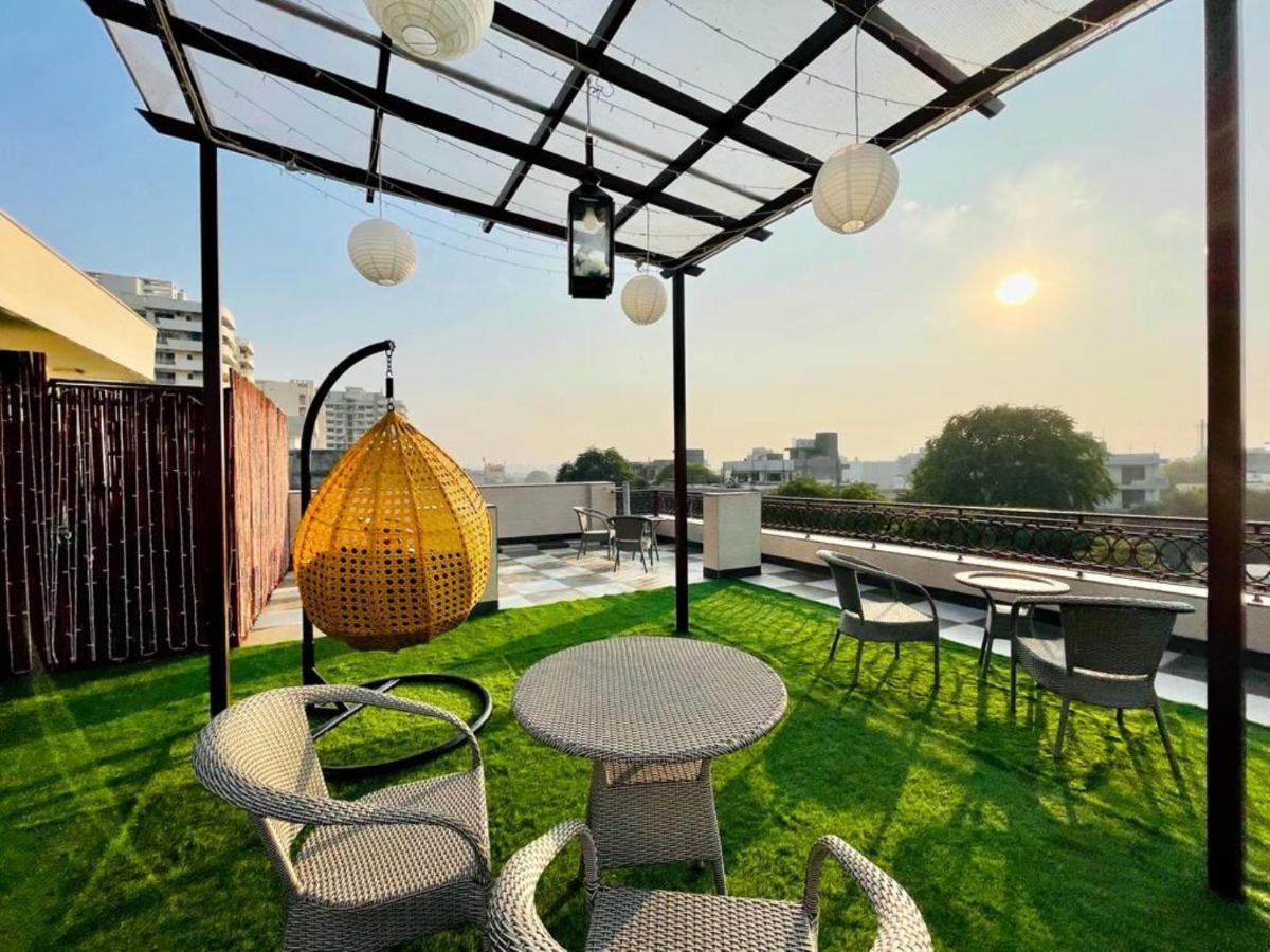 Bluo Studio1 Golf Course Road, Gym, Balcony Garden Gurgaon Bagian luar foto