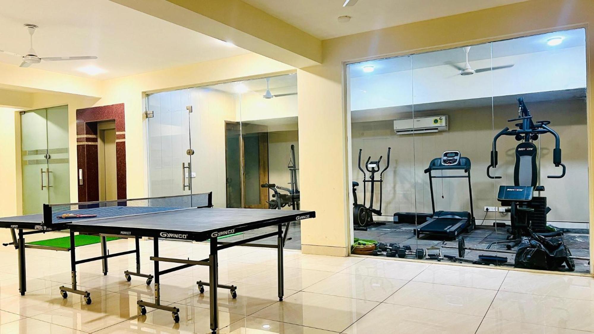 Bluo Studio1 Golf Course Road, Gym, Balcony Garden Gurgaon Bagian luar foto