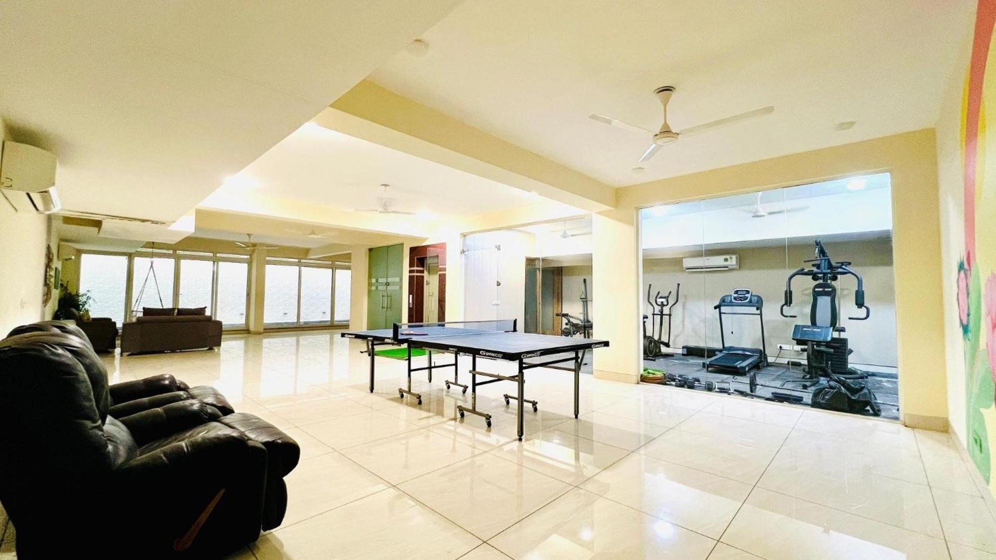 Bluo Studio1 Golf Course Road, Gym, Balcony Garden Gurgaon Bagian luar foto
