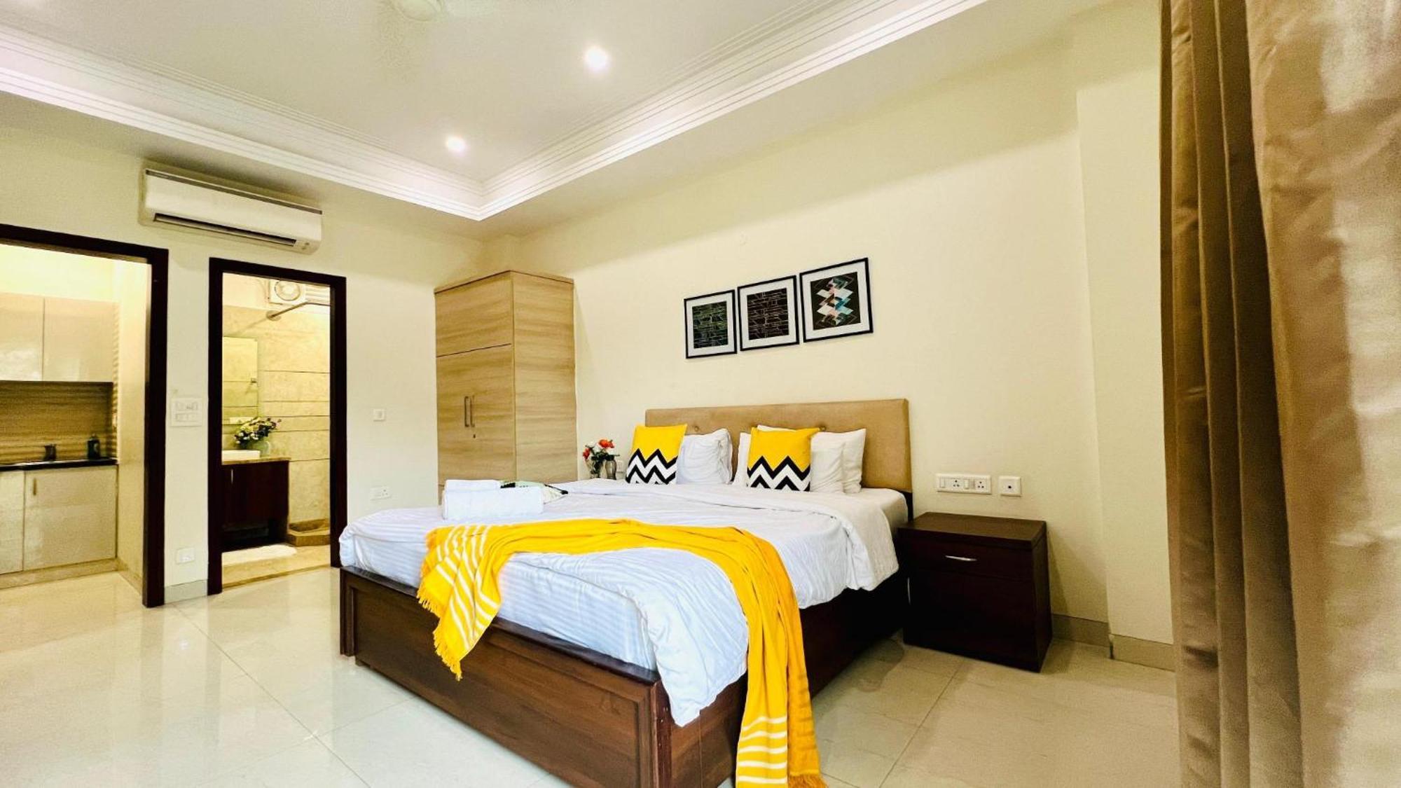 Bluo Studio1 Golf Course Road, Gym, Balcony Garden Gurgaon Bagian luar foto