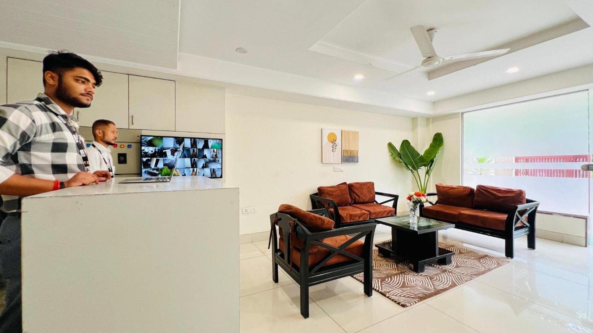 Bluo Studio1 Golf Course Road, Gym, Balcony Garden Gurgaon Bagian luar foto