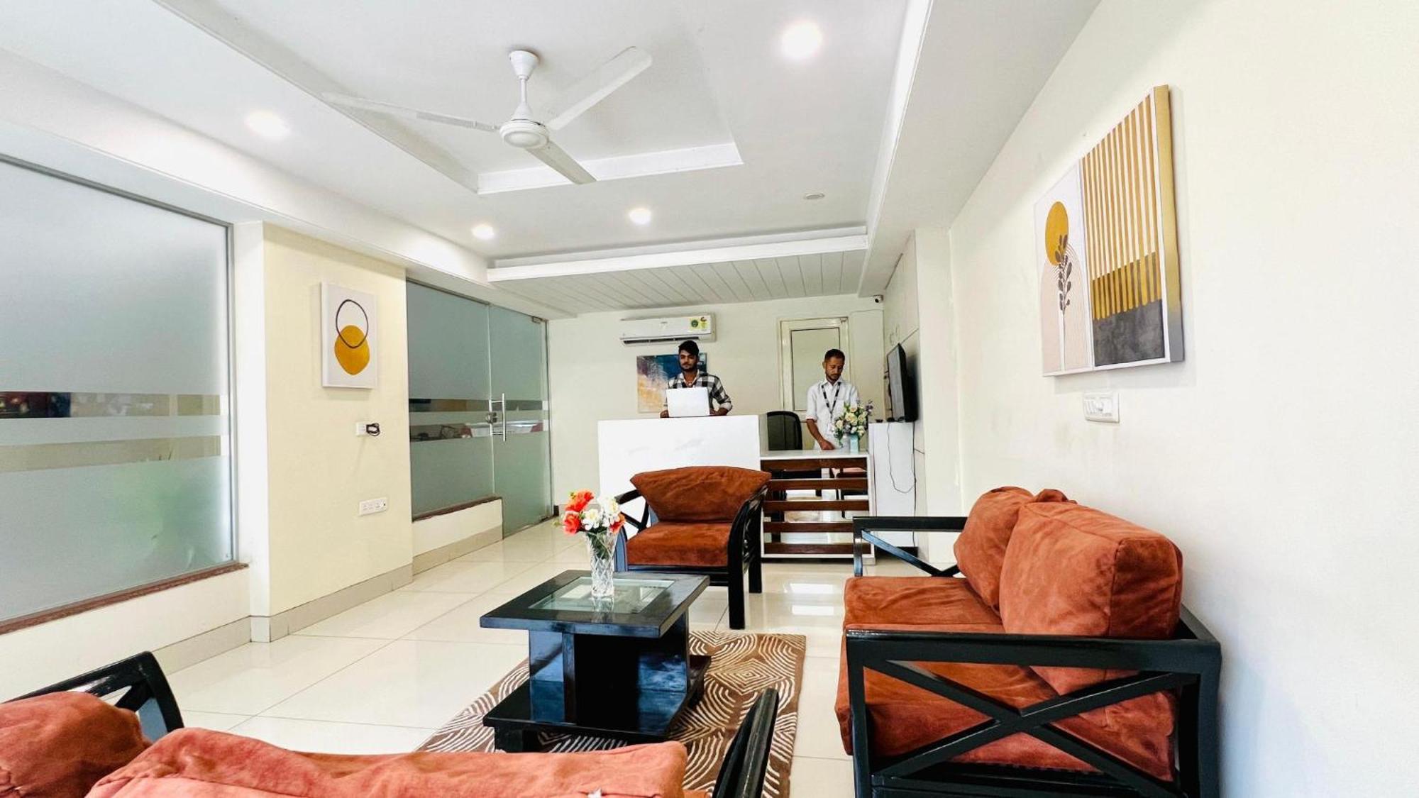 Bluo Studio1 Golf Course Road, Gym, Balcony Garden Gurgaon Bagian luar foto