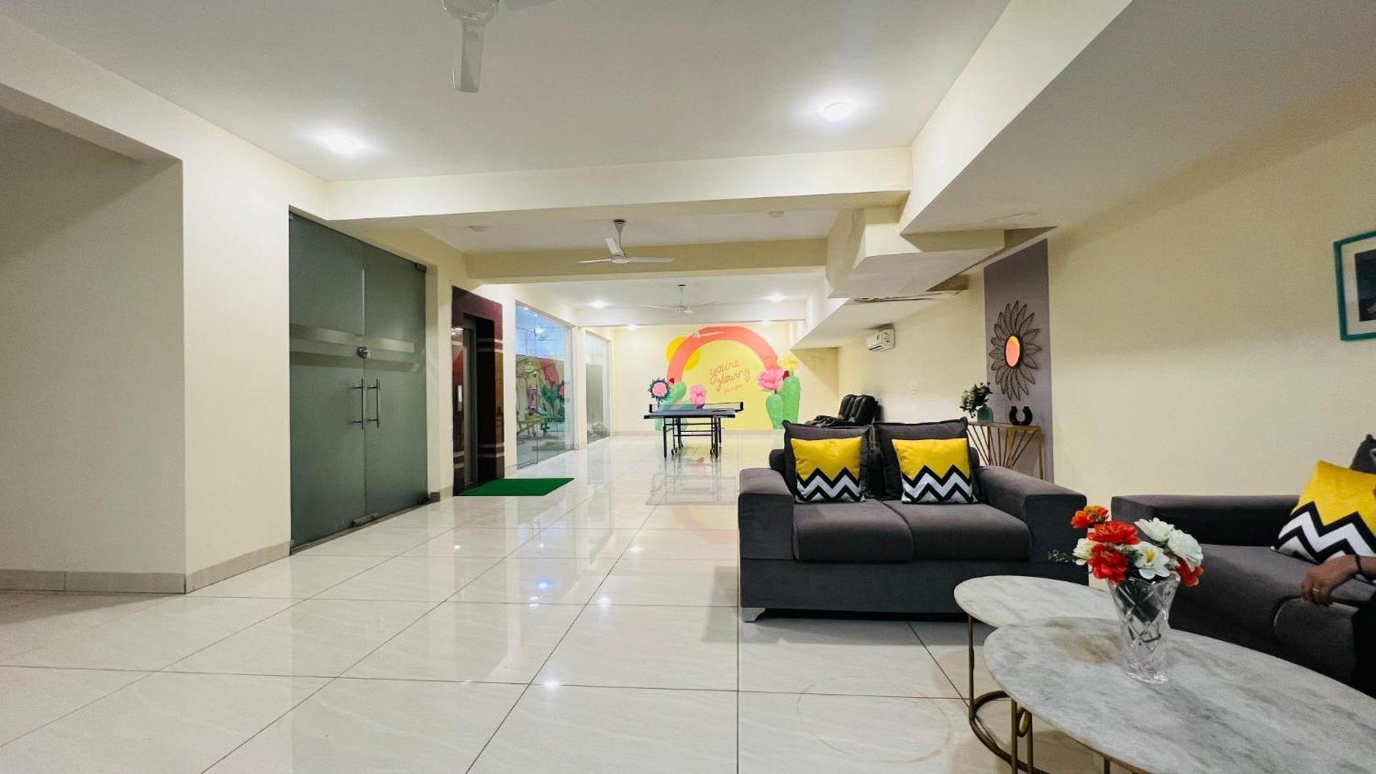 Bluo Studio1 Golf Course Road, Gym, Balcony Garden Gurgaon Bagian luar foto