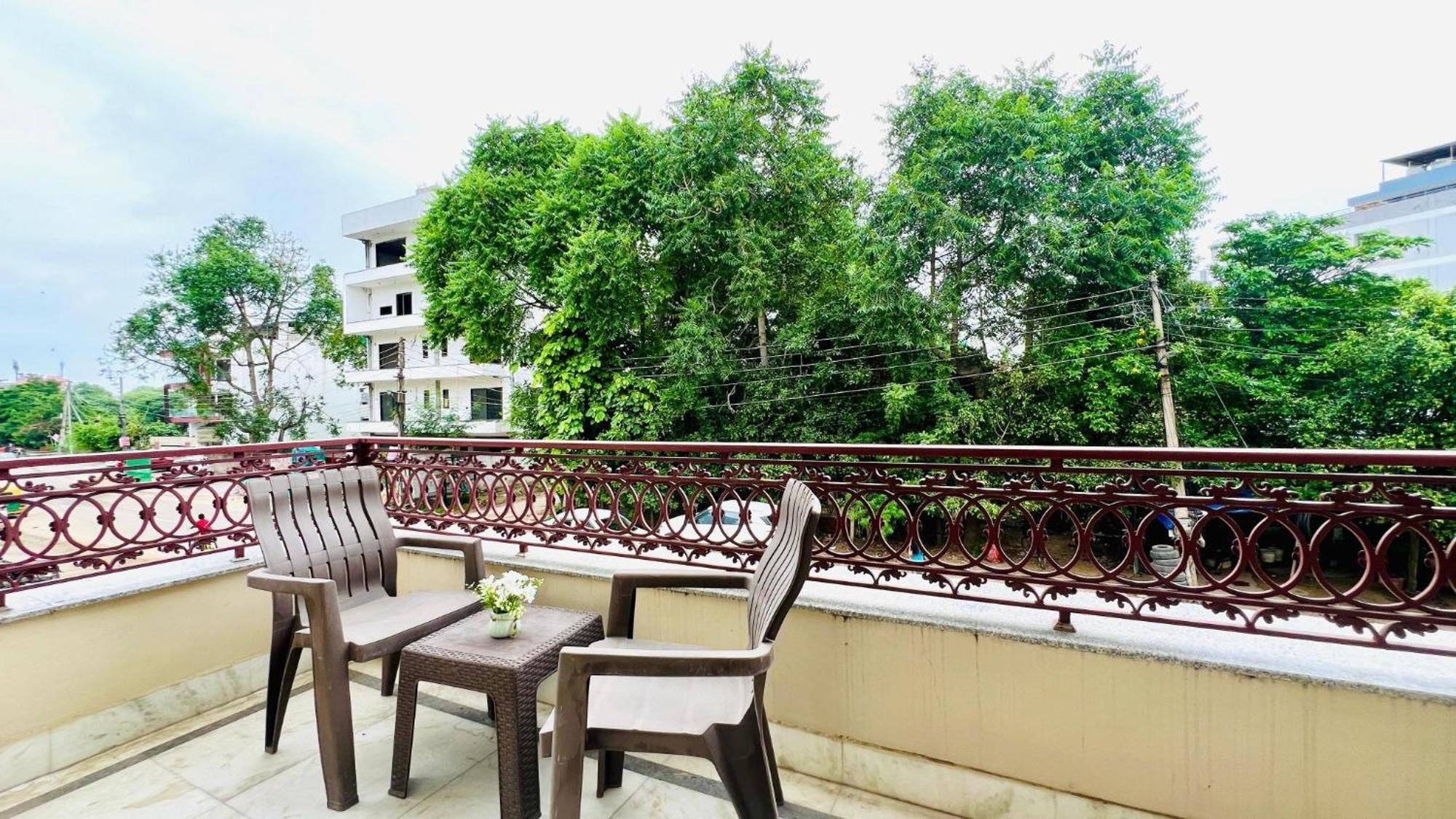 Bluo Studio1 Golf Course Road, Gym, Balcony Garden Gurgaon Bagian luar foto