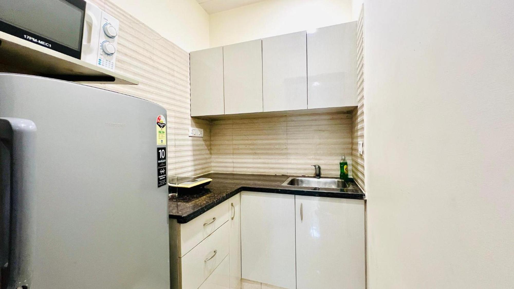 Bluo Studio1 Golf Course Road, Gym, Balcony Garden Gurgaon Bagian luar foto